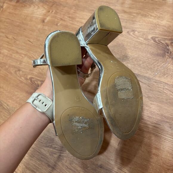 David’s Bridal Silver Block Heel Strappy shoe open toe size 8 - Picture 5 of 8